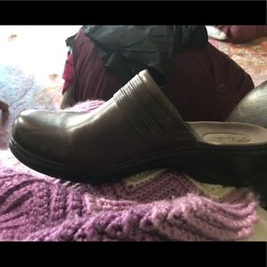 Clark’s Women’s Shoes! Dark Brown size 11m.